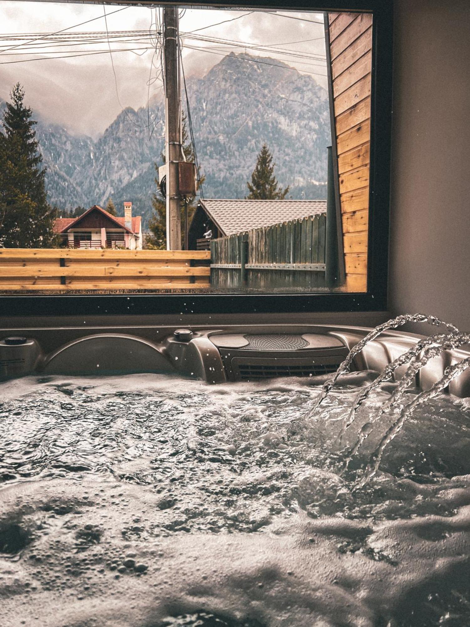 Moon Montana Buşteni Eksteriør billede